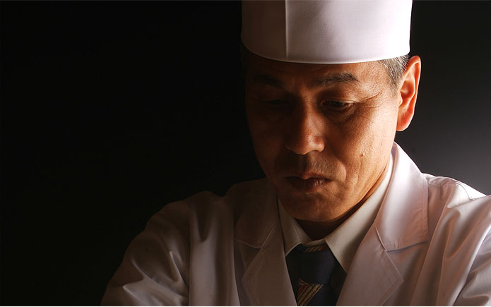 Notre Grand Chef de Cuisine est le Maître Etsunobu TAKAHASHI