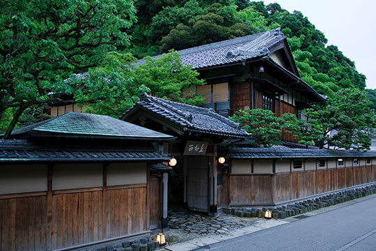 写真：西村屋本館の外観