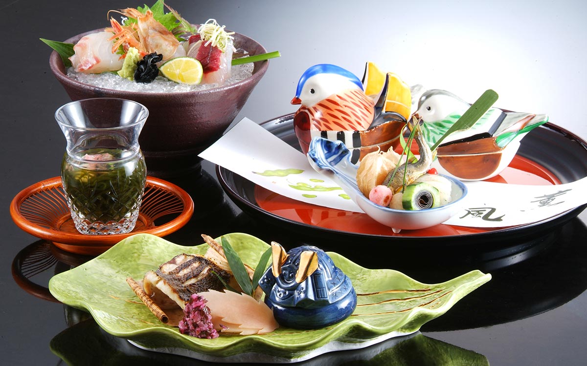 写真：お刺身や焼き魚のお料理
