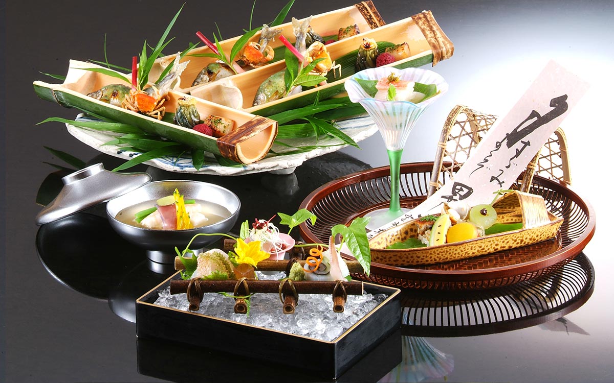 写真：焼き魚などのお料理