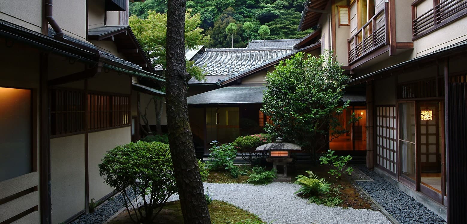 Photo: Nishimuraya honkan Garden