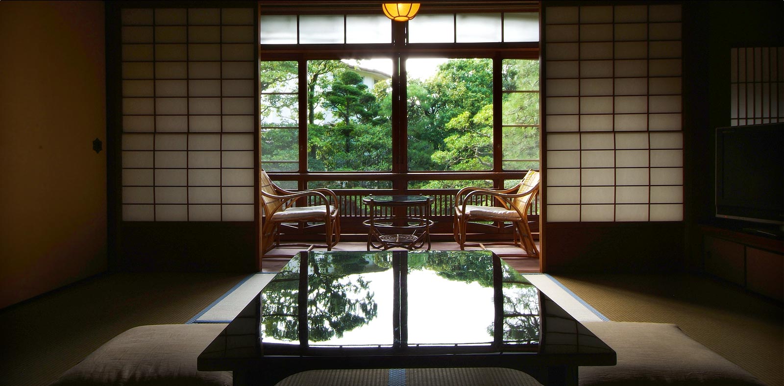 Matsu Suite Room was favored by the late kabuki and film actor Ganjiro Nakamura the second. 