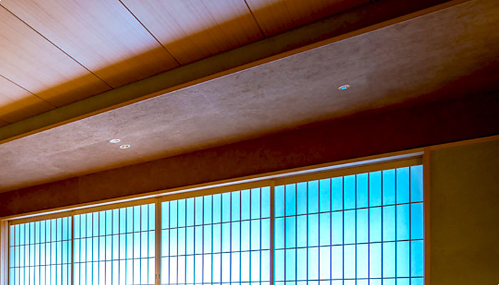 天花板营造出沉稳柔和的空间 带来平静的氛围