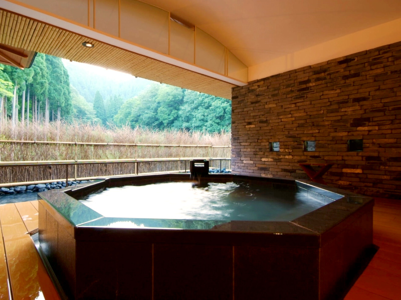 【5万坪の森林大庭園を望む】大好評！森のプライベートスパ70分貸切無料★お日にち限定の人気プラン＜夕食は部屋食または個室＞